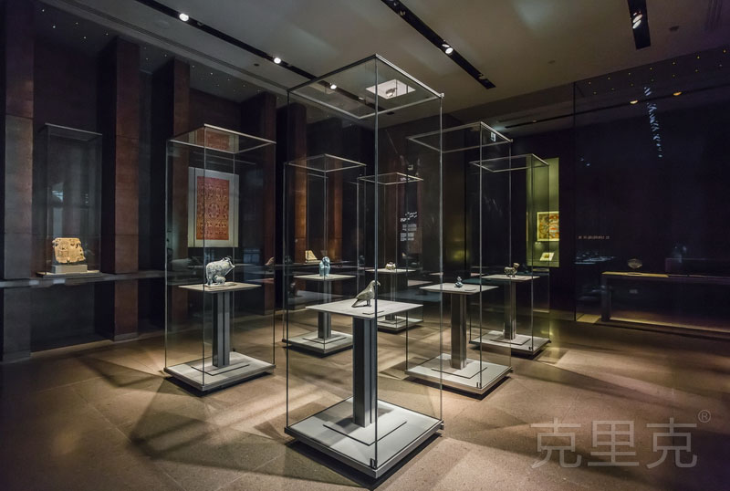 多哈伊斯蘭藝術(shù)博物館獨立式全景玻璃展柜樣式